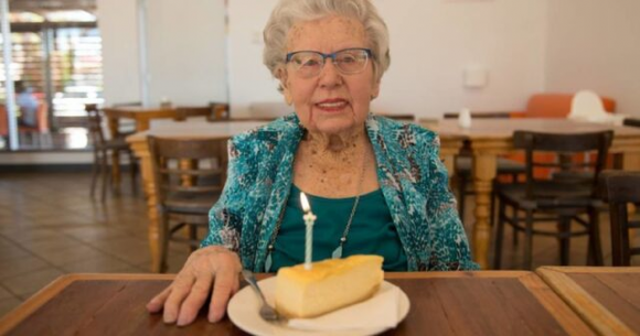 100 yaşlı qadın uzunömürlülük içkisini açıqladı