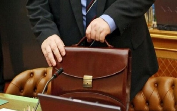 İcra başçısının köməkçisi işdən çıxarıldı – Sərxoş halda…