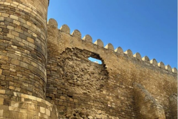 İçərişəhərdəki qala divarlarında zədələnmə ilə bağlı RƏSMİ MƏLUMAT