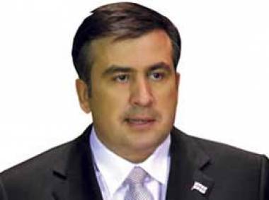Saakaşvili Qamsaxurdiyaya Milli Qəhrəman adı verdi