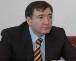 Fazil Məmmədov deputatın bankını aldı