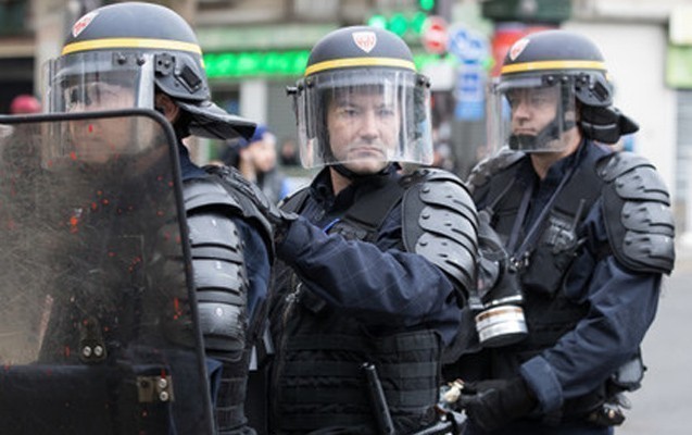 Paris yenə qarışdı - 2 polis öldü + Yenilənib