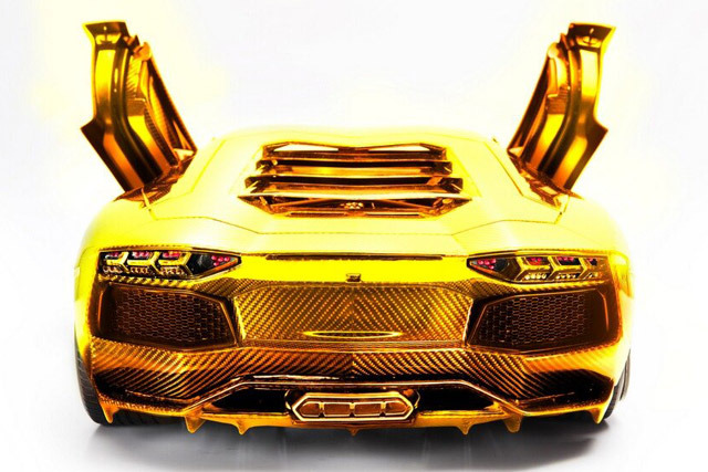 «Lamborghini»-nin 350 minlik qızıl modeli