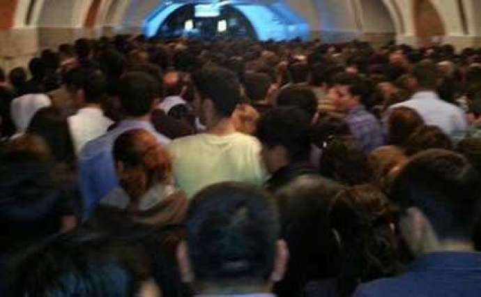 Bakı metrosunda problem: Qatar tuneldə qalıb