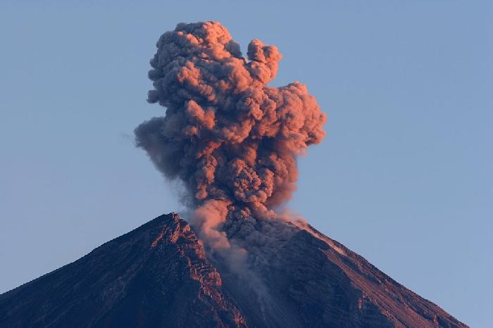 Son illərin ən güclü vulkanı püskürdü