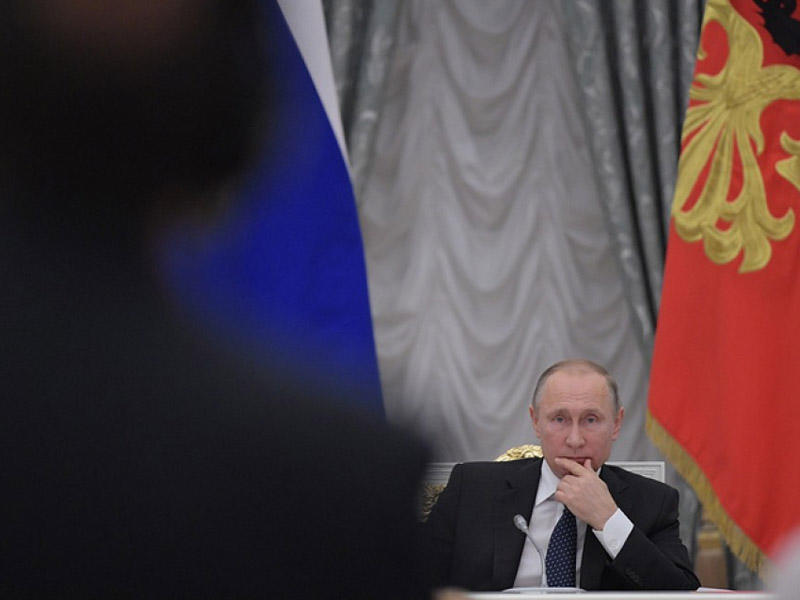 Putin bir sıra yüksək vəzifəli məmurları işdən çıxardı