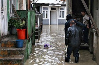 Qərbi Gürcüstanda 20 ev su altında qalıb