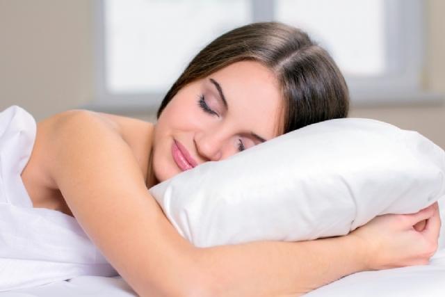 Çılpaq yatmaq insan sağlamlığına necə təsir edir?