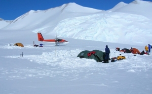 Antarktidada itən deputatlar tapıldı