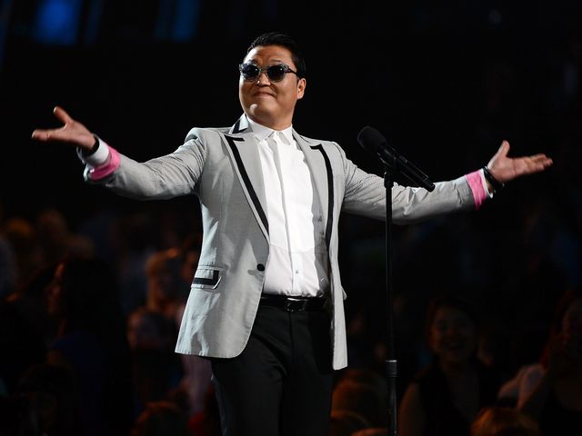 Məşhur “Gangnam Style”  2 milyard dəfə izlənilib