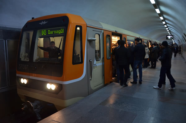 Bakı metrosunda həyəcan - qatarlar enerjisiz qaldı