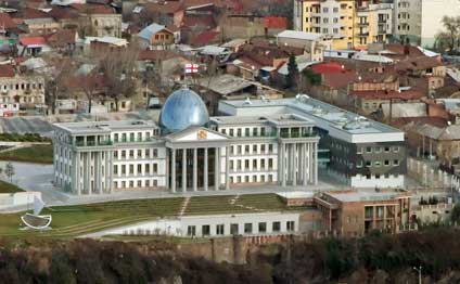 Saakaşvili iqamətgahını tərk edir