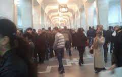 Metroda həyəcan: sərnişinlər evakuasiya edildi