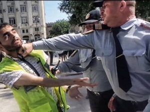 Jurnalisti döyən polislər işdən qovuldu