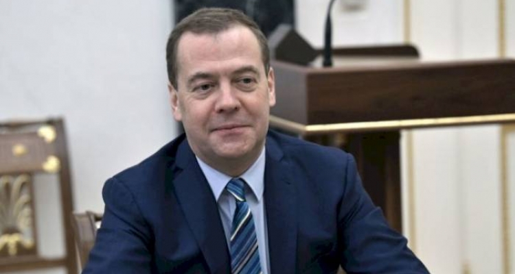 Medvedev istefa verdiyi gün büdcədən 127 milyard xərcləyib