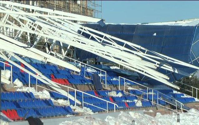Azərbaycanda stadionun tribunasının dam örtüyü çökdü