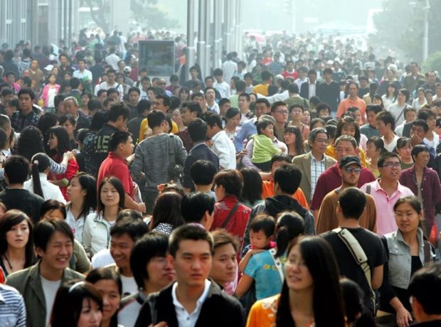 Çin əhalisinin sayı 1,4 milyard nəfəri ötüb