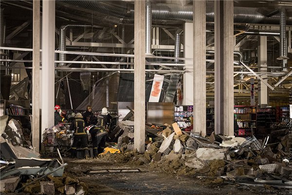Supermarket uçdu: 16 ölü, 30 yaralı