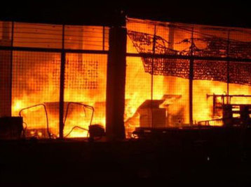 Hacıqabulda 7 otaqlı ev yandı