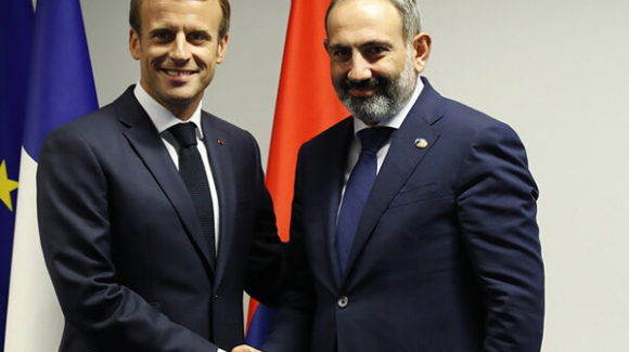 MAKRON ERMƏNİSTANA SİLAH GÖNDƏRİR?