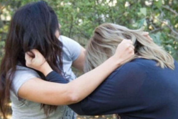 Gənc qız kafedə xadiməni döyərək burun və ağzındakı protezi sındırdı – MƏHKƏMƏ