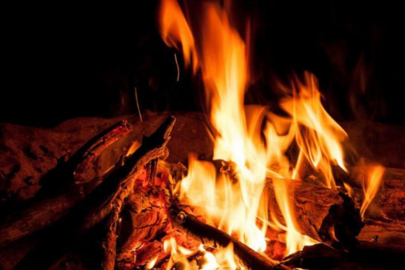 Çərşənbə tonqalında yanan azyaşlı xəstəxanada öldü