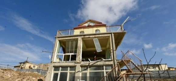 Evi sökülən qadın danışdı: ““Melissa Park”ın əməkdaşına dedim, anan yaşındayam etmə”