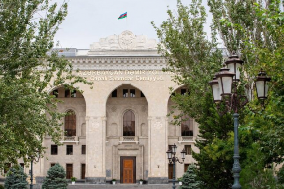 ADY-də işçinin 5000 manatı “buxarlanıb”