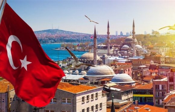 İstanbulda məktəb və universitetlərdə tətil elan edildi