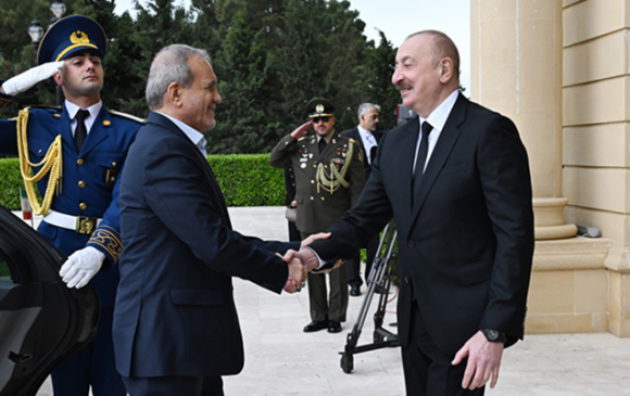 Əliyev Pezeşkianı qarşıladı –VİDEO