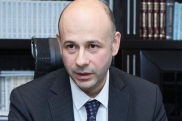 Əfqan Süleymanov bir ildə mebelə 50 min manat xərcləyib