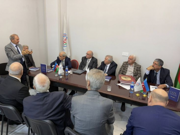 Nazirin atası kitab yazdı, təqdimatına Cəmil Həsənli də qatıldı – FOTO