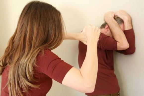 Estetik əməliyyatlarına pul verməyən kişinin başını əzən qadınla bağlı QƏRAR