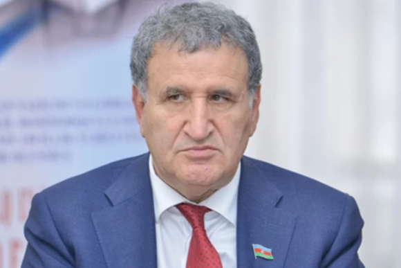 Türkmənistanda AMEA prezidentinə itlərə verilən “Alabay” medalı verilibmiş