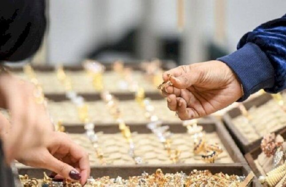 Qızıl indi də ucuzlaşır – bazarda vəziyyət necədir? – VİDEO