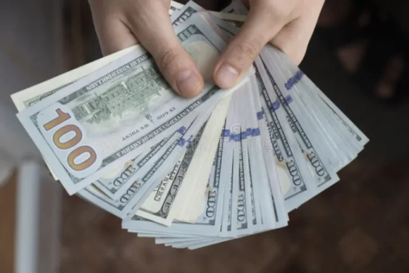 Azərbaycanlı iş adamı Yeni ildə 3 milyard dollara yaxın pul İTİRDİ